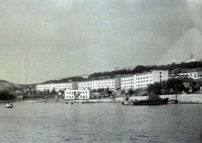Бухта Голландия и казарменный городок СВВМИУ 70е года Бухта Голландия 80е - фото 416