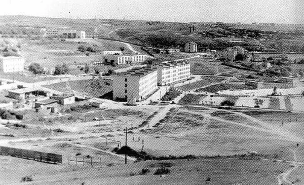 Построенные жилые помещения для курсантов 3го ВВМИУ 1956 год Бывший - фото 464