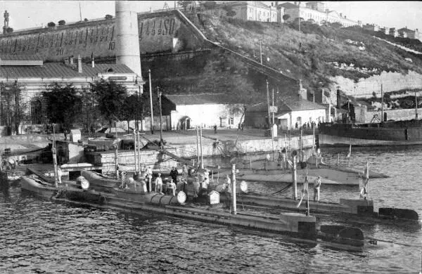 Подводные лодки Камбала Карп Судак Лосось в Севастополе В верхнем - фото 218