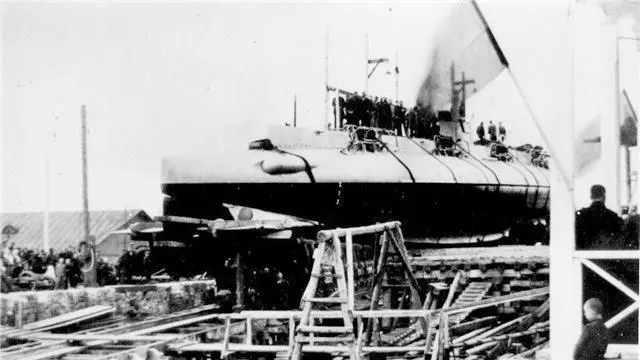 На стапеле Спуск на воду 22 августа 1915 года Подводная лодка - фото 225