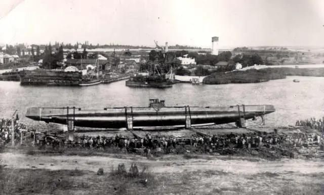 Подводная лодка Лебедь перед спуском на воду Николаев 1917 год Подводная - фото 264