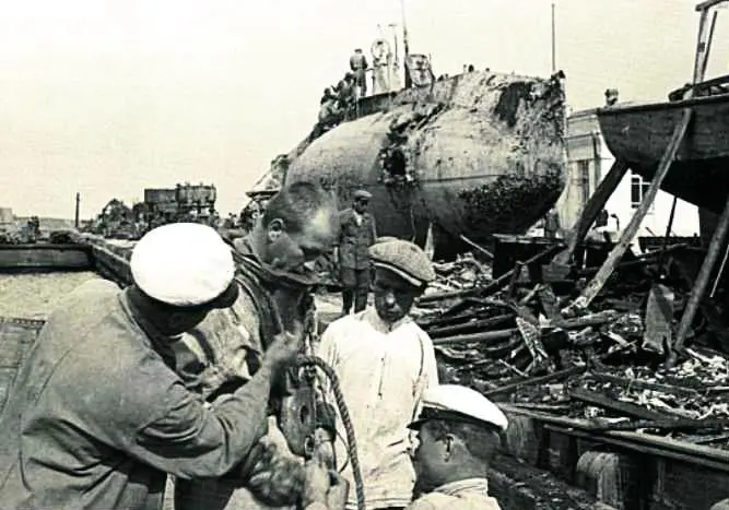Подводная лодка Судак на разделочной базе Рудметаллторга в Инкермане1934 - фото 288
