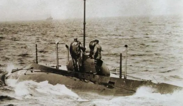 Подводная лодка Fulton на переходе НьюЙорк Вашингтон На заднем плане - фото 295
