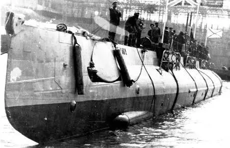 Подводная лодка Нарвал Спуск на воду 1915 год Подводная лодка Нарвал в - фото 350