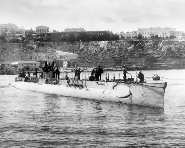 Подводная лодка Нарвал в Южной бухте Севастополя Император Николай II - фото 354