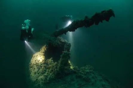 Подводная лодка Нарвал на грунте - фото 363