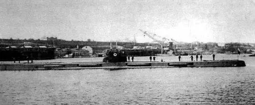 25 января 1923 года почетным моряком в списки экипажа подводной лодки зачислен - фото 374