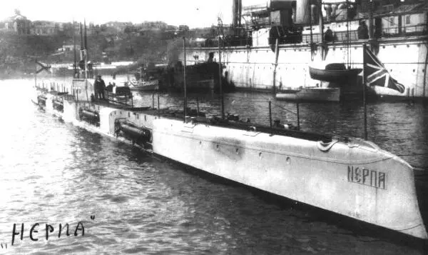 Подводная лодка Нерпа в Южной бухте Севастополя Весна 1915 года Подводная - фото 387