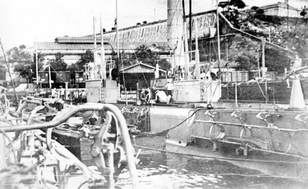 Подводные лодки Тюлень и Морж в Южной бухте Севастополя1916 год - фото 428