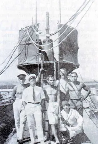 На палубе подводной лодки Бизерта 1923 год Подводная лодка Утка в ожидании - фото 444