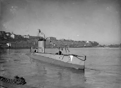 Подводная лодка АГ21 в бухте Севастополя Начало 1931 года Подводная лодка - фото 461