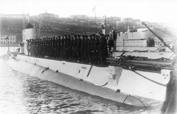 Подводная лодка Металлист АГ21 и подводная лодка Революционер бортовой - фото 462