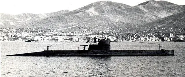 Подводная лодка А2 АГ24 1942 год У борта линкора Парижская коммуна - фото 493