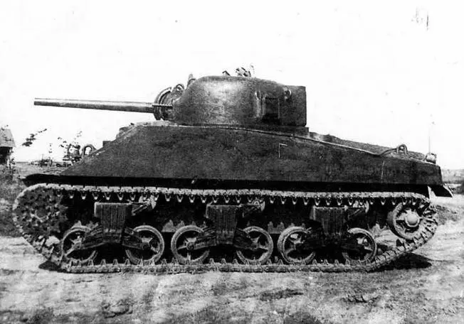 Средний танк М4А2 во время испытаний на НИБТПолигоне в Кубинке Лето 1942 года - фото 27