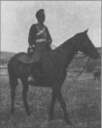 Хорунжий Токмаков В Гирине в январе 1901 года В центре ген майор П - фото 15