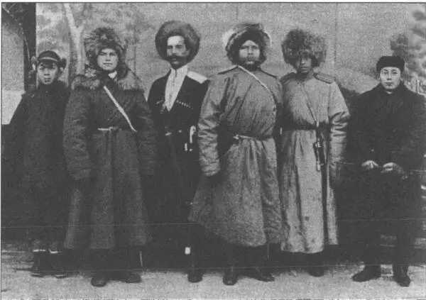 В Гирине в январе 1901 года В центре ген майор П К Ренненкампф - фото 16
