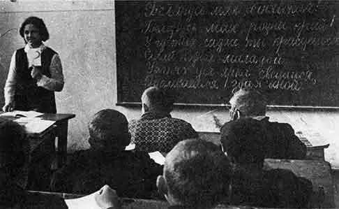 И в дни войны они учатся На счету снайпера С Весбердева 386 фашистов - фото 22