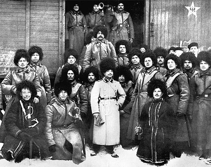 Из Гатчины на японский фронт в Маньчжурию воевать с японцами отправляется - фото 84