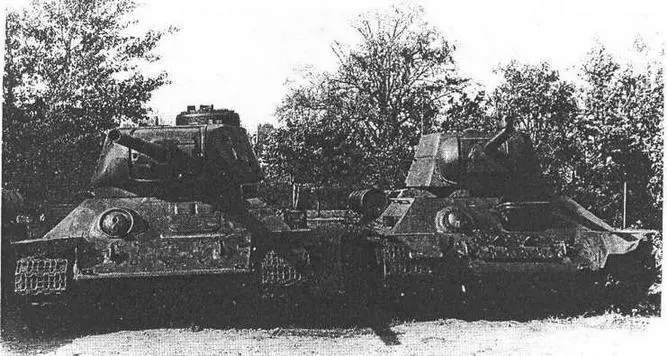 Танки Т3485 польского производства слева и Т34 советского производства - фото 54