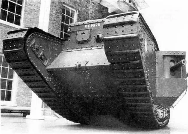 Часть тяжелых танков как показанный на этом фото имели узкие гусеницы - фото 18