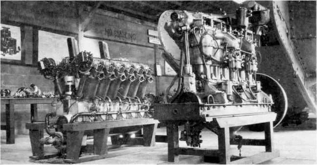 Двигатель Рикардо справа в сравнении с Vобразным двигателем Даймлер Сзади - фото 31