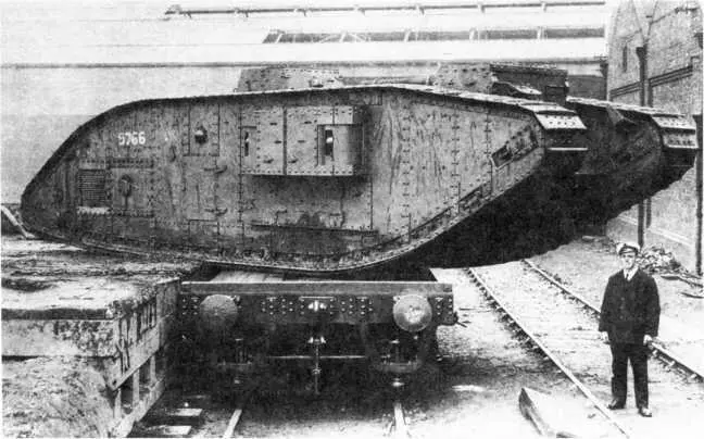 Погрузка тяжелого танка Mk V звезда на железнодорожную платформу - фото 32