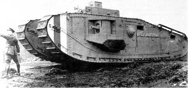 Демонстрация тяжелого танка Mk VIII Хорошо видны отличия от Mk V в размещении - фото 48