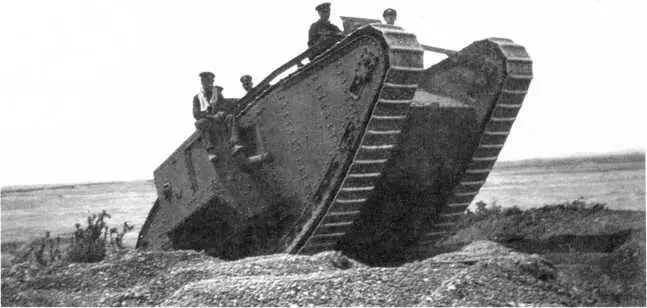 Упражнения по преодолению подъема для экипажа танка Mk V 28 июня утвердили - фото 61