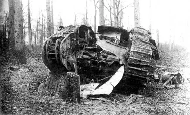 Танк Мк IV подорванный у Камбрэ Вначале германская пехота в селении Фонтен - фото 87