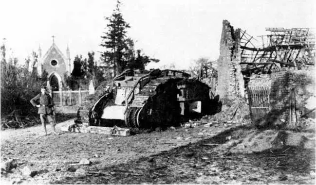 Танк Mk IV самка подбитый и захваченный германскими частями у Камбрэ - фото 88