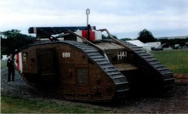 Сохранившийся на ходу в Бовингтоне танк Mk V самец с номером Н41 8й - фото 131