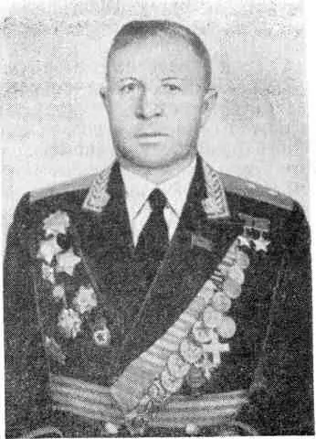 На центральной площади районного села Шарлык широко раскинувшегося на - фото 71
