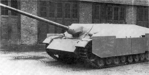 Прототип истребителя танков Panzer IV70V во дворе завода Машины - фото 140