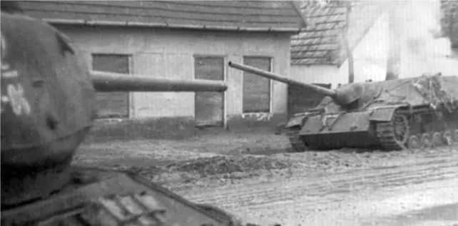 Горит подбитая САУ Panzer IV70V Венгрия март 1945 года После выстрела - фото 145
