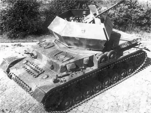 Cерийная самоходная зенитная установка Оствинд вверху и внизу 1944 год - фото 153