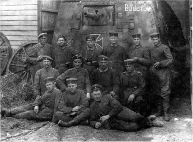 Танк A7V 505 БаденI и его экипаж из состава 3го штурмового отделения - фото 92