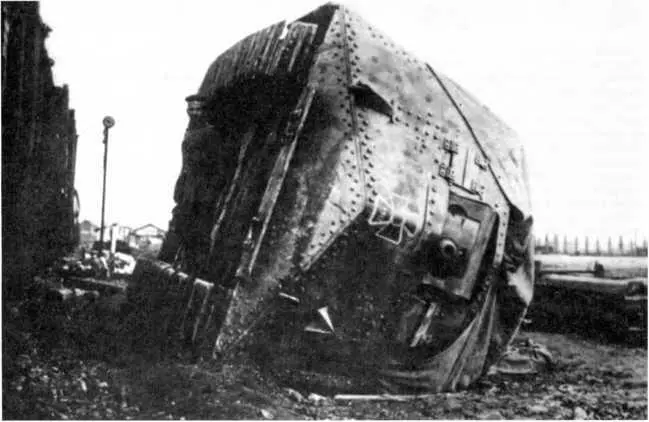 Танк A7V 507 из 1го штурмового отделения опрокинутый при погрузке на - фото 97