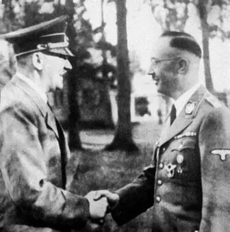 Лето 1942 г Ставка Вервольф под Винницей Гитлер и его верный Генрих - фото 20