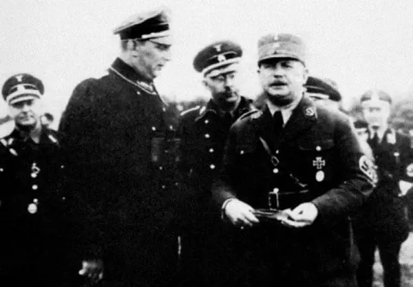 1933 год Среди ближайшего окружения Рём Эрнст Организатор и руководитель - фото 31