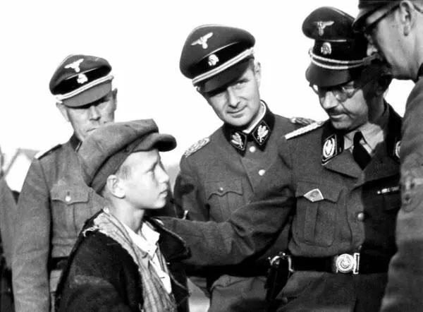1942 год Украина Счастливое оккупационное детство Знакомство рейхсфюрера - фото 49
