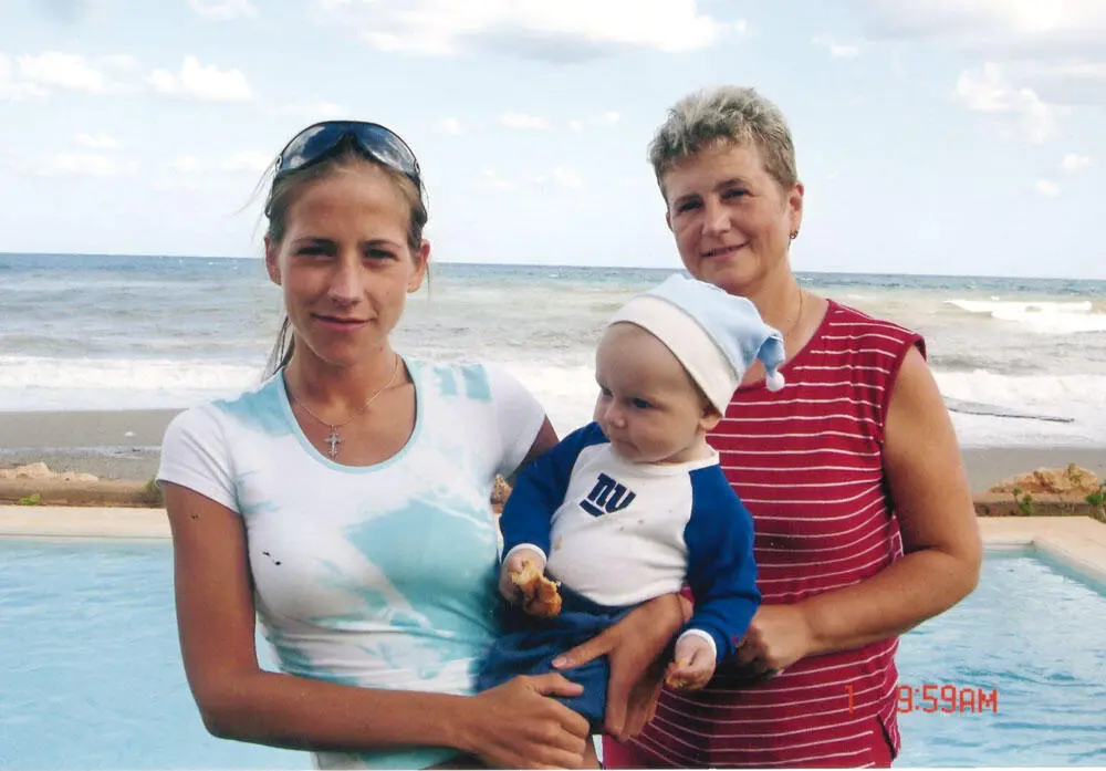 Мы с Артемом и мамой Татьяной Владимировной на отдыхе в Греции Андрей и - фото 18