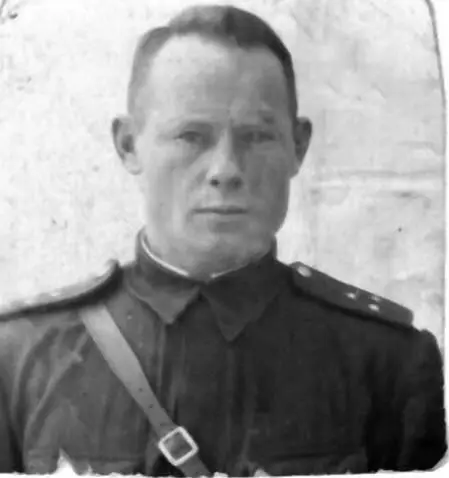 Яков Иванович на фронте 1942 г Их 25я отдельная танковая бригада была - фото 108