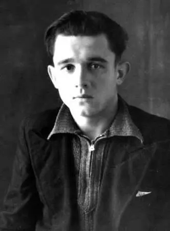 Ребров Павел 1949 г Вася показывал нам где прятал добытое ночью оружие - фото 127