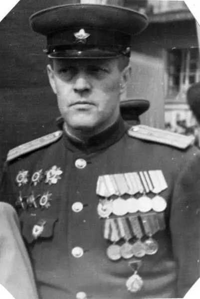 Шервуд Алексей Александрович Войну начал в чине капитана на должности - фото 132