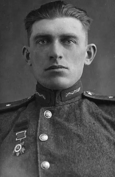 Гвардии старший лейтенант Ручинский С И В первых числах октябре 1941 года в - фото 154