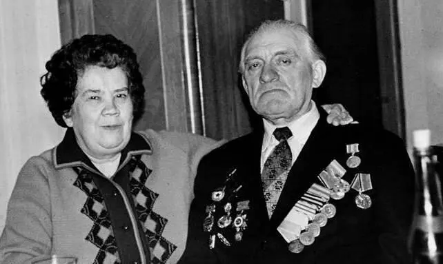 Любящие супруги Ручинские Вместе прожили 57 лет R S Они вырастили двух - фото 158