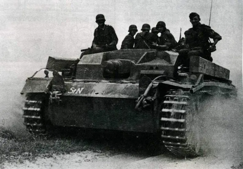 StuG III AusfB с пехотным десантом на броне Операция Барбаросса Украина - фото 11