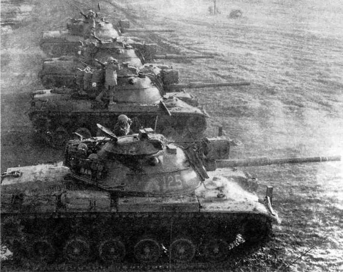 Танки M60 на боевых стрельбах М60А11962 г новая несимметричная - фото 15