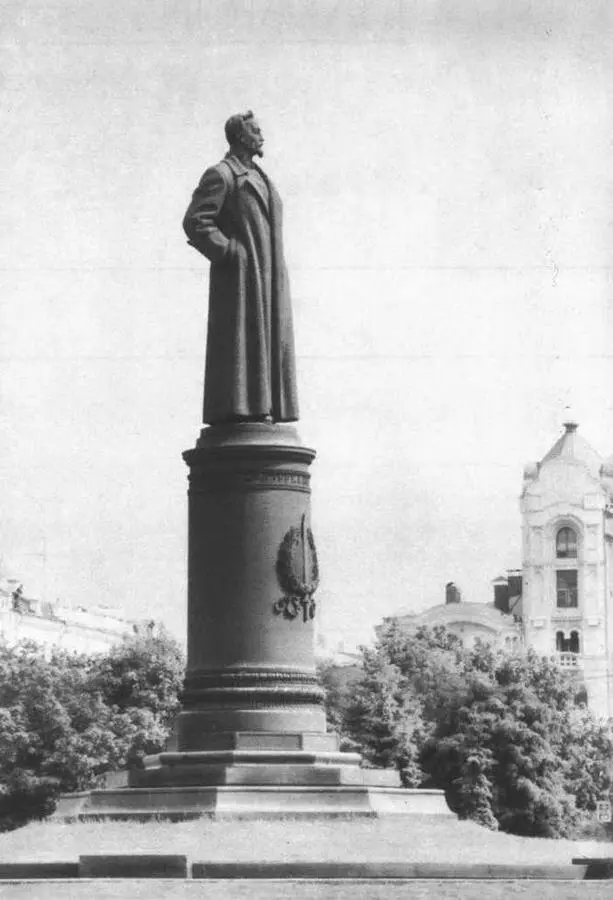 Памятник Дзержинскому 1958 Скульптор Е Вучетич Г ЗАХАРОВ Станция метро - фото 139