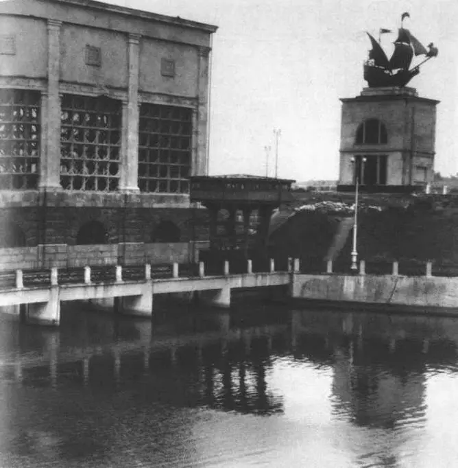 Башня управления шлюза на канале имени Москвы 1937 Совместно с И Мовчипом - фото 73